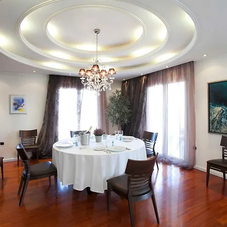 Elena Villa