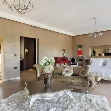 Elena Villa *