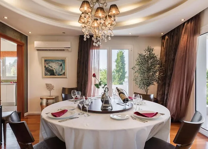 别墅 埃琳娜别墅 *