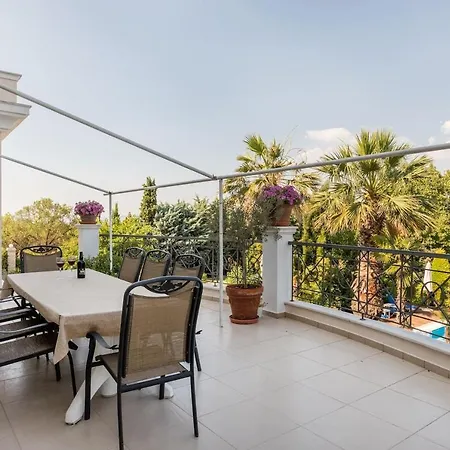 וילה Elena Peraía